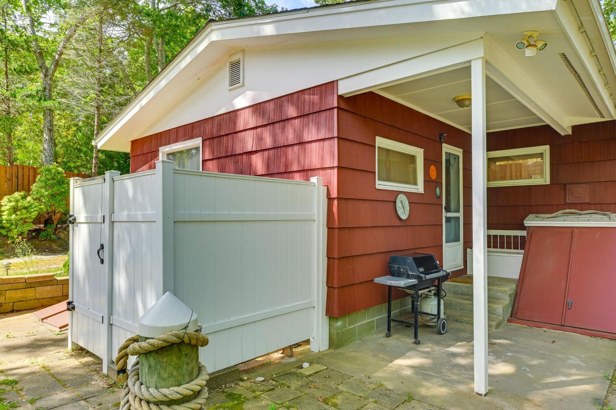 Home In Long Island Wine Country - Walk To Beach! Cutchogue Exterior photo