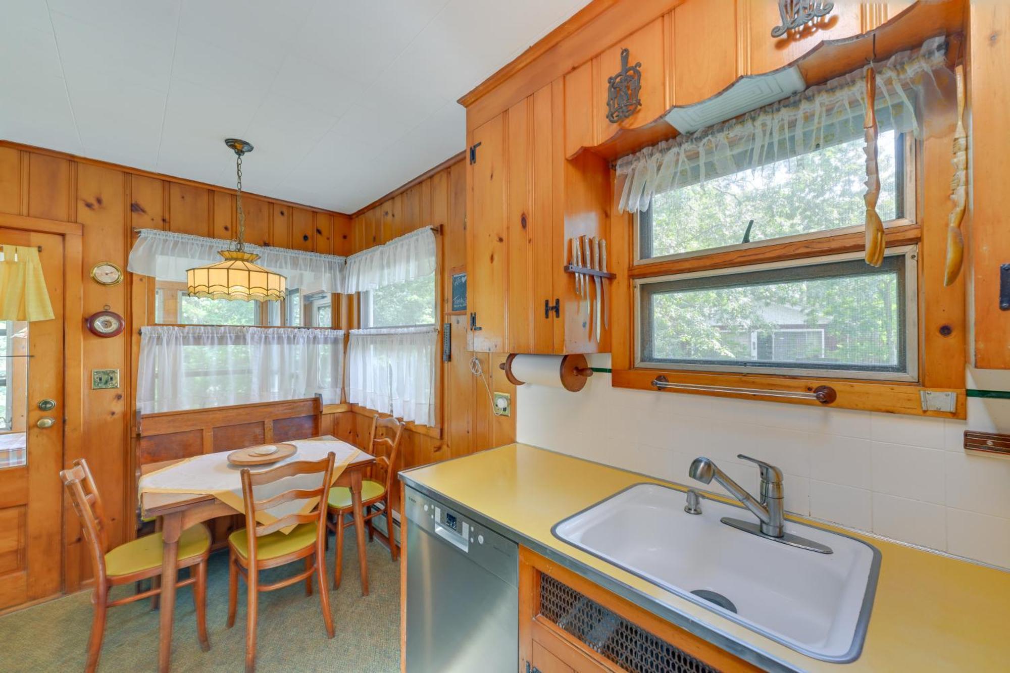 Home In Long Island Wine Country - Walk To Beach! Cutchogue Exterior photo